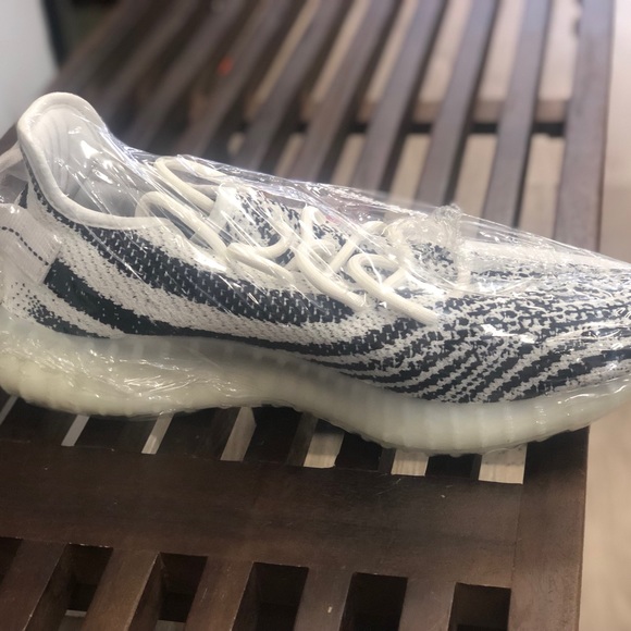 Yeezy 350 zebra - Picture 3 of 5